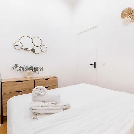 2 Pieces Les Halles A Deux Pas *